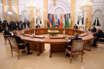 امامعلی رحمان، رئیس جمهور جمهوری تاجیکستان در نشست غیررسمی سران کشورهای عضو  اتحادیه کشورهای مستقل شرکت کردند