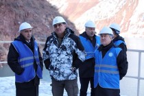 هیئت قرقیزستان با پیشرفت کار در نیروگاه برق آبی “راغون” آشنا شد