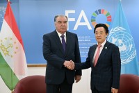 امامعلی رحمان، رئیس جمهور جمهوری تاجیکستان با چو دونگ یو، مدیرکل سازمان غذا و کشاورزی سازمان ملل متحد دیدار و گفتگو کردند