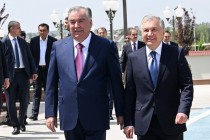 سران کشور های تاجیکستان و ازبکستان در مراسم افتتاحیه ساختمان جدید سفارت جمهوری ازبکستان در دوشنبه شرکت کردند