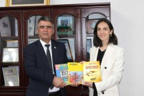 رئیس کتابخانه ملی تاجیکستان با نماینده موسسه تحقیقات ملی توسعه ارتباطات روسیه دیدار و گفتگو کرد