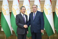 امامعلی رحمان، رئیس جمهور جمهوری تاجیکستان با وانگ یی، وزیر امور خارجه جمهوری خلق چین دیدار و گفتگو کردند