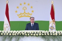 امامعلی رحمان، رئیس جمهور جمهوری تاجیکستان در رژه نظامی که به مناسبت سی امین سالگرد تاسیس نیروهای مرزبانی برگزار شد، شرکت کردند