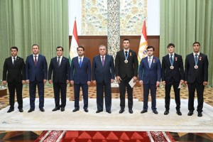 Peshvoi-millat-Emomal-Ra-mon-oizadoroni-Bozi-oi-XXXIII-tobistonai-olimpii-Parizh-2024-ro-bo-mukofoti-davlat-sarfaroz-gardonidand