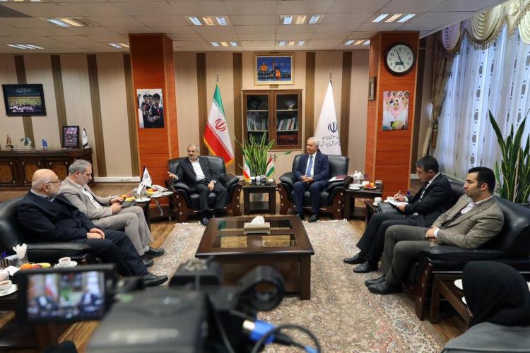 Safiri_To-ikiston_bo_Vaziri_om-zish_va_parvarishi_Eron_mulo-ot_namud
