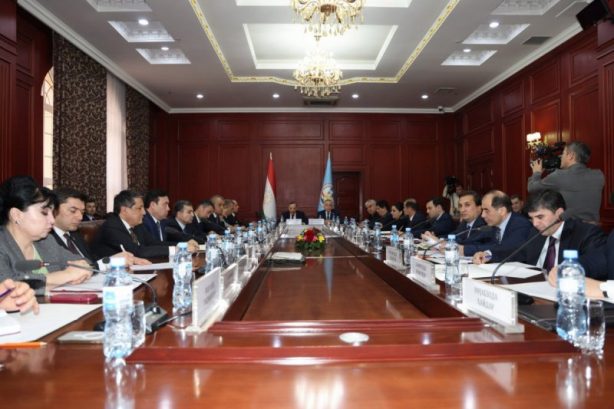 Nishasti_kor-_bo_ro-baroni_namoyandagi-oi_diplomatii_kishvar_dar_hori-ah-614x409