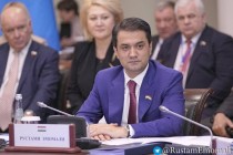رستم امامعلی، رئیس مجلس ملی مجلس عالی جمهوری تاجیکستان در نشست شورای مجمع بین پارلمانی کشورهای مستقل مشترک المنافع شرکت و سخنرانی کرد