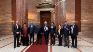 Mulo-oti_safironi_kishvar-oi_Osiyoi_Markaz-_dar_Parlumoni_Avstriya-1