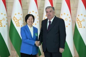 Peshvoi-millat-Emomal-Ra-mon-muovini-Raisi-SHuroi-mashvaratii-siyosii-mardumii-CHin-Raisi-Kumitai-S-SH-oid-ba-amsoyagii-nek-d-st-va-amkor-SHen-YUeyuero-ba-uzur-paziruftand