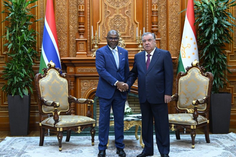 Prezidenti-um-urii-To-ikiston-Emomal-Ra-mon-Noibi-Prezidenti-um-urii-Gambiya-Mu-ammad-YAllouro-ba-uzur-paziruftand