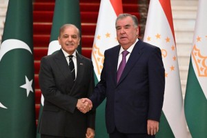 Prezidenti-um-urii-To-ikiston-Emomal-Ra-mon-bo-Sarvaziri-um-urii-Islomii-Pokiston-SHa-boz-SHarif-mulo-ot-namudand