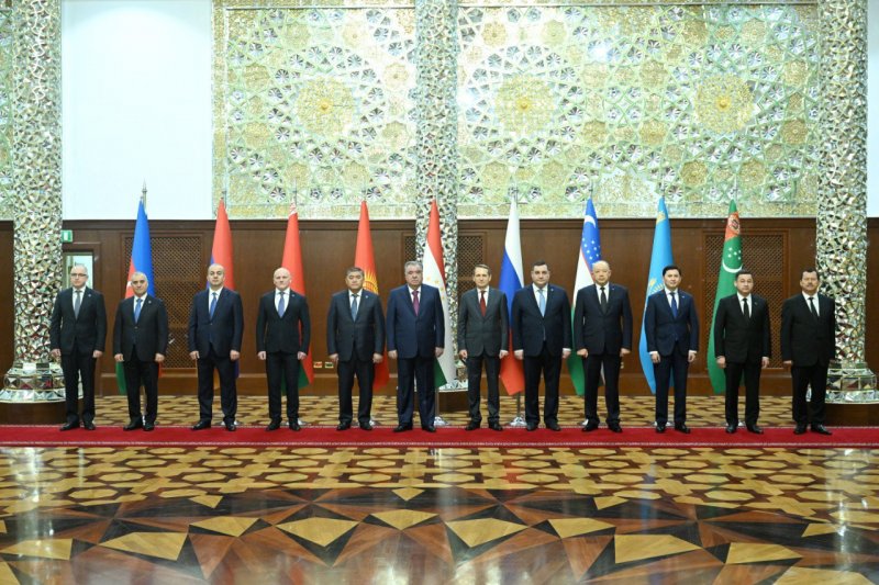 Prezidenti-um-urii-To-ikiston-Emomal-Ra-mon-ro-baroni-ajat-oi-alasai-navbatii-SHuroi-ro-baroni-ni-od-oi-amniyat-va-hadamoti-mahsusi-davlat-oi-ishtirokdori-IDM-ro-ba-uzur-paziruftand