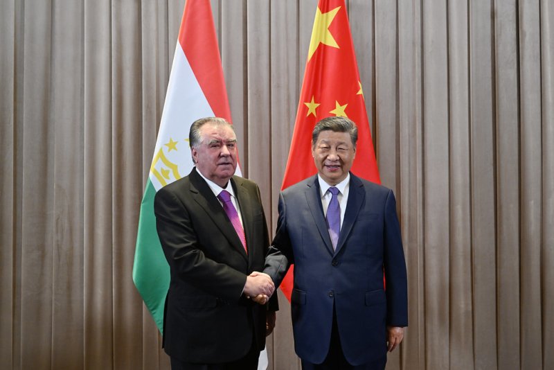 Mulokoti-Peshvoi-millat-Emomali-Rahmon-bo-Raisi-CHMCH-Si-CHinpin