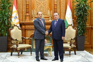 Peshvoi-millat-Emomal-Ra-mon-Mushoviri-Devoni-Amiri-Davlati-atar-Mu-ammad-Al-Attiyaro-ba-uzur-paziruftand