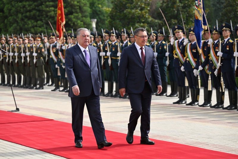 Marosimi-isti-boli-Prezidenti-um-urii-ir-iziston-Sadir-ZHaparov-dar-asri-millat