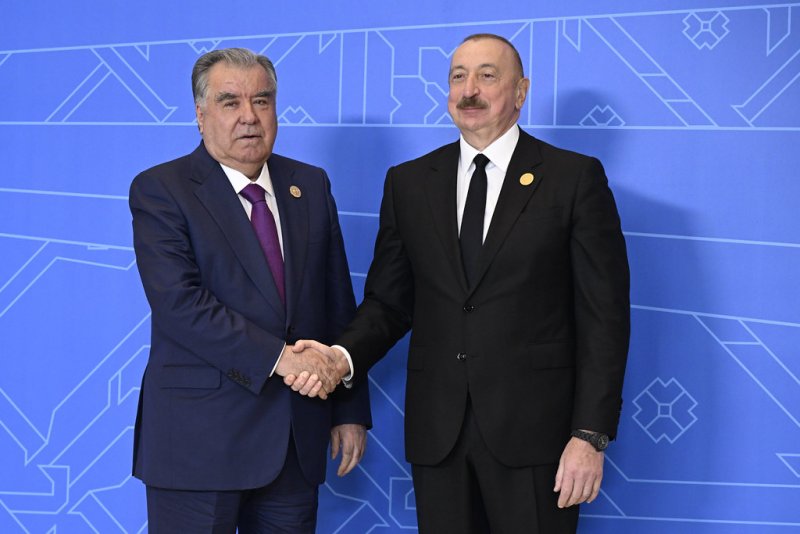 Prezidenti-um-urii-To-ikiston-Emomal-Ra-mon-bo-Prezidenti-um-urii-Ozarboj-on-Il-om-Aliev-mulo-ot-namudand