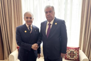Prezidenti-um-urii-To-ikiston-Emomal-Ra-mon-bo-Sarvaziri-um-urii-Islomii-Pokiston-SHa-boz-SHarif-mulo-ot-namudand1