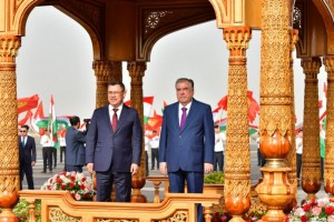 Prezidenti-um-urii-ir-iziston-Sadir-ZHaparov-bo-safari-davlat-ba-To-ikiston-tashrif-ovardand