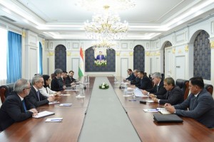 Sarvaziri-To-ikiston-o-ir-Rasulzoda-bo-direktori-minta-avii-Bonki-a-on-dar-Osiyoi-Markaz-Vinni-Vej-Vang-mulo-ot-namud-1