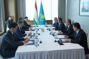Raisi-sha-ri-Dushanbe-Rustami-Emomal-bo-okimi-sha-ri-Ostona-ZHenis-Kasimbek-mulo-ot-namudand
