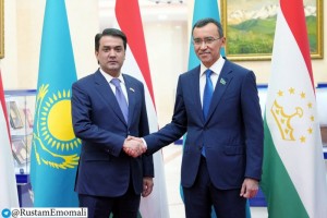 Rustami-Emomali-va-Maulen-Ashimbaev-1