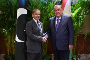 Prezidenti-um-urii-To-ikiston-Emomal-Ra-mon-bo-Sarvaziri-um-urii-Islomii-Pokiston-mu-taram-SHa-boz-SHarif-mulo-ot-namudand