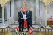 سفیر تاجیکستان در تونس نسخه استوارنامه خود را به وزیر امور خارجه این کشور تسلیم کرد