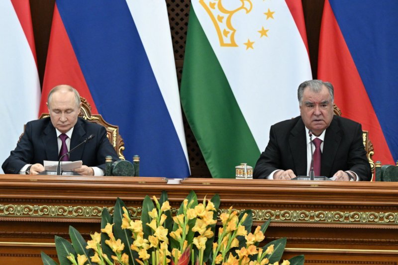 Nishasti-matbuotii-saroni-davlat-oi-To-ikistonu-Rusiya
