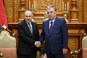 Prezidenti-um-urii-To-ikiston-Emomal-Ra-mon-bo-Sarvaziri-um-urii-Armaniston-Nikol-Pashinyan-mulo-ot-namudand1_b