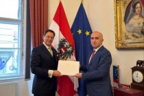 سفیر تاجیکستان نسخه استوارنامه خود را به رئیس هیئت نمایندگی وزارت فدرال امور اروپایی اتریش تسلیم کرد