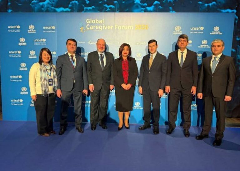 Muovini_Sarvaziri_To-ikiston_dar_Forumi_-a-onii_parastoron_dar_Madrid-768x548