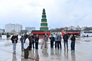 Bozdidi-habarnigoroni-Kirgiziston-az-Majdoni-Istiklol-1