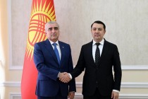 سفیر تاجیکستان با رئیس ژوگورکو کنیش قرقیزستان دیدار و گفتگو کرد