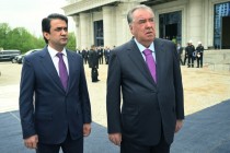 امامعلی رحمان، رئیس جمهور جمهوری تاجیکستان با جریان کار ساخت و ساز در ساختمان تئاتر ملی آشنا شدند