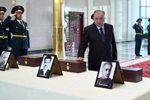 Peshvoi-millat-Emomal-Ra-mon-dar-marosimi-ba-Vatan-bargardondani-mushti-hoki-oromgo-i-a-ramononi-mill-ishtirok-namudand