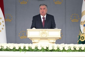Suhanronii-Peshvoi-millat-Emomali-Rahmon-dar-Paradi-harbi-1