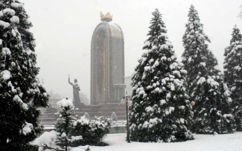 Снег в Душанбе