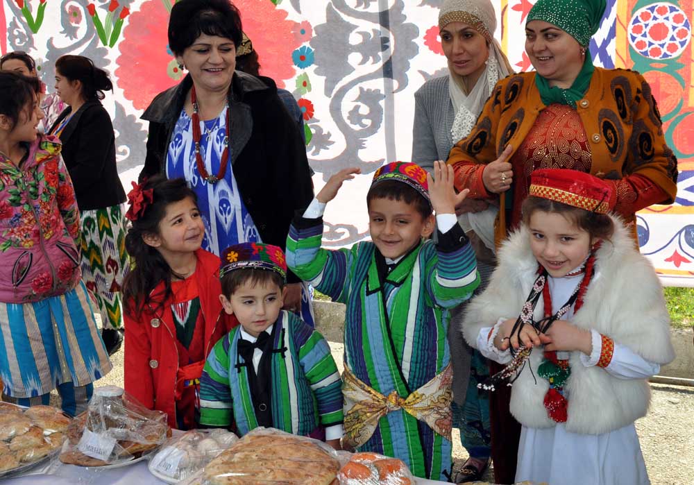 Праздники в марте в таджикистане. Навруз в Таджикистане традиции. Праздник Навруз в Таджикистане. Традиции Памира Навруз. Навруз (новый год), в Таджикистане.
