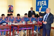 В Душанбе стартовали курсы для футбольных арбитров