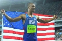 Американец Эштон Итон завоевал золото Олимпиады в десятиборье