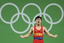 Китайский штангист завоевал золото с мировым рекордом