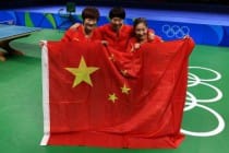 Китаянки завоевали золото ОИ в командном турнире по настольному теннису