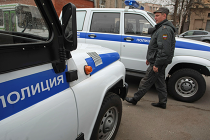 Жительница Петербурга обнаружила под диваном тела убитых сына с невесткой