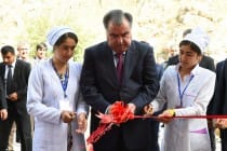 В Раштском районе Президент страны открыл новый учебный корпус и общежитие Медицинского колледжа