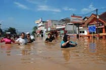 Число жертв наводнения на острове Ява возросло до 30