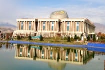 Красоту и гармонию Таджикистана воспевает выставка «Рузи сафед»