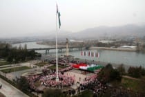 День Государственного флага РТ: многотысячное шествие в Худжанде