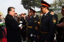 Президент страны Эмомали Рахмон открыл новый жилой дом для сотрудников МВД