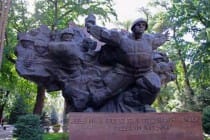 «Отступать некуда, позади Москва!» — 75-летие битвы отметили в Парке Победы в Душанбе
