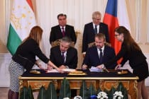 Церемония подписания новых документов о сотрудничестве между Таджикистаном и Чехией